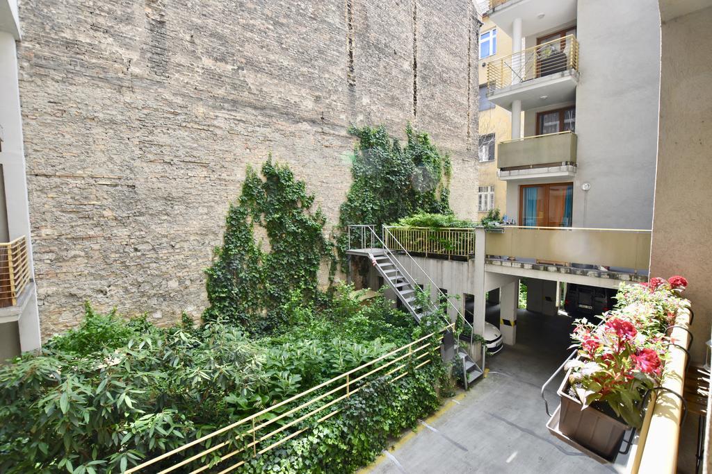 Central Studio Boulevard Budapeszt Zewnętrze zdjęcie